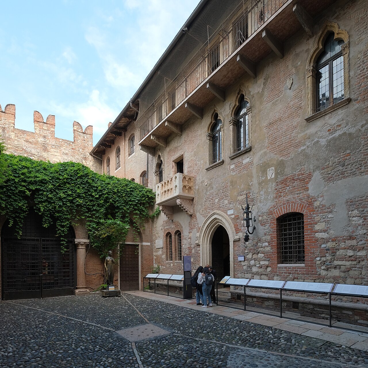 Casa di Giulietta Juliet's balcony Verona Italy